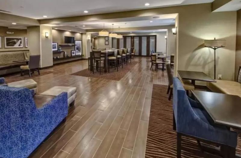 Hampton Inn Indianola Eksteriør bilde